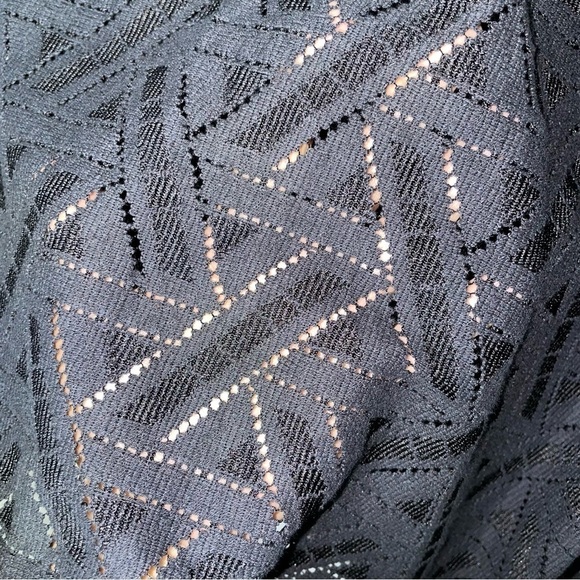 Banana Republic Crochet Crewneck Top Long Sleeve with Slit Sides Size Medium - Picture 5 of 8